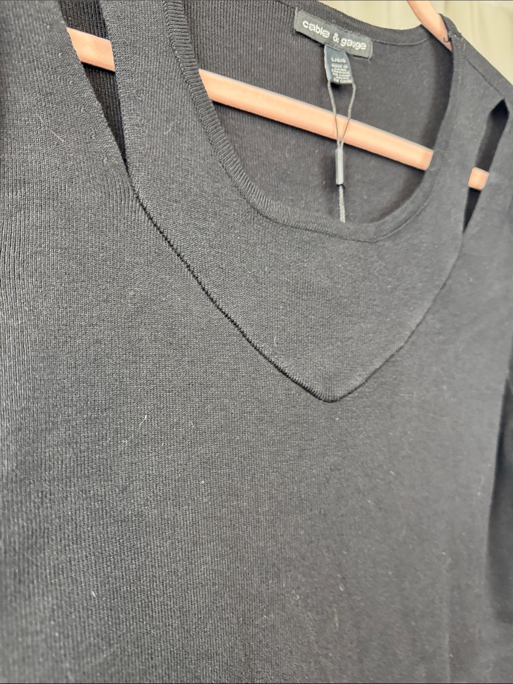 Cable & Gauge NWT Women’s Large Black Cutout V-Neck Long Sleeve Knit Top - Picture 9 of 12